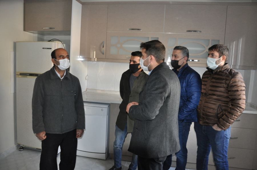 Evi küle dönene aile yeni evine kavuştu