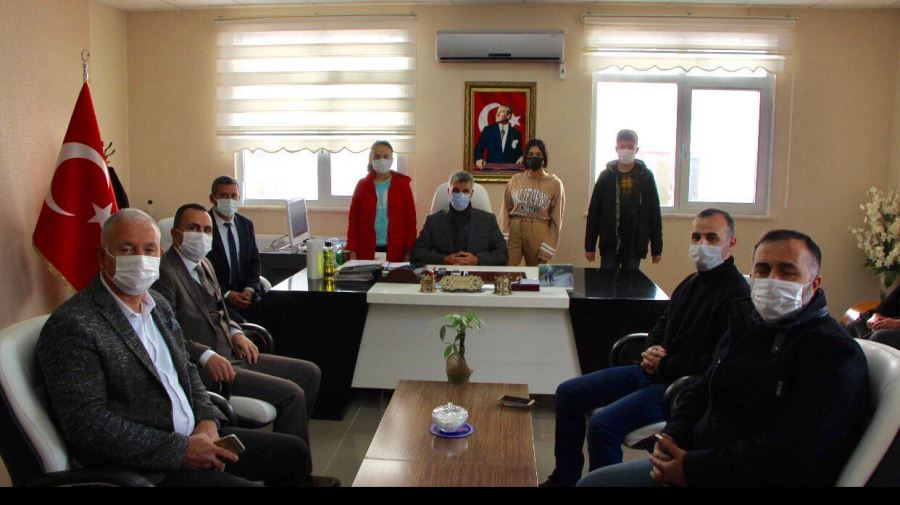 Kızıltepe’de sınavda başarılı olan öğrencilere kitap verildi