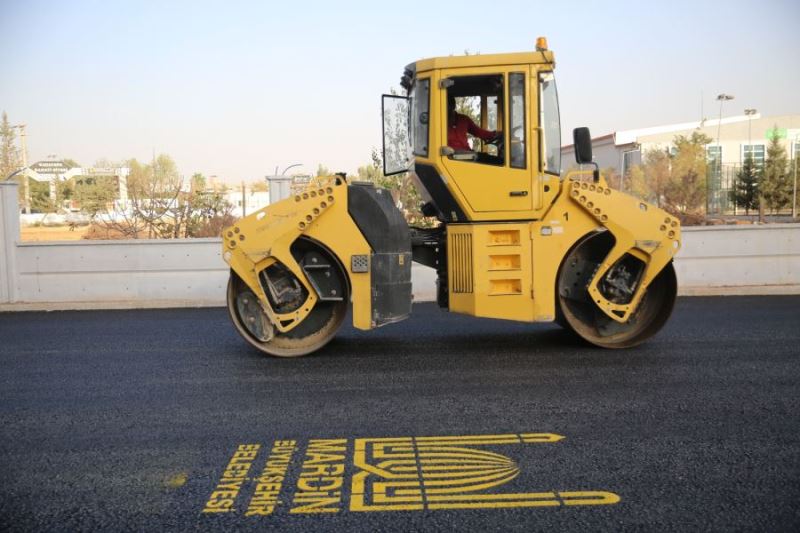 Kızıltepe Stadyum Caddesinde Asfalt Serimi Başladı