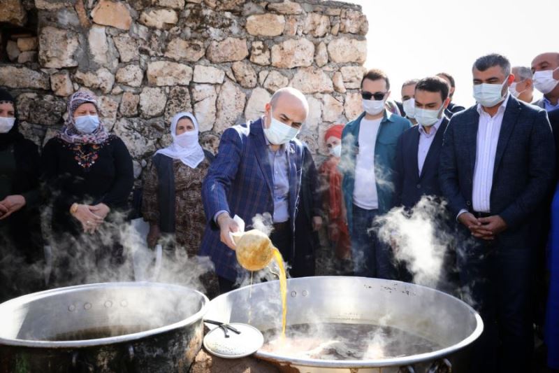 Ömerli Bağ Bozumu Kültür ve Sanat Festivali Renkli Görüntülerle Başladı