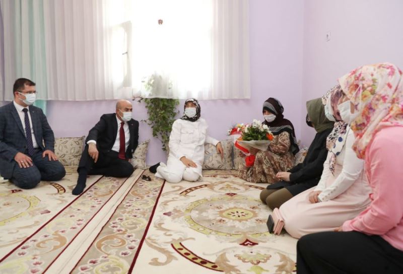 Vali Demirtaş ve Eşi Hanımefendi