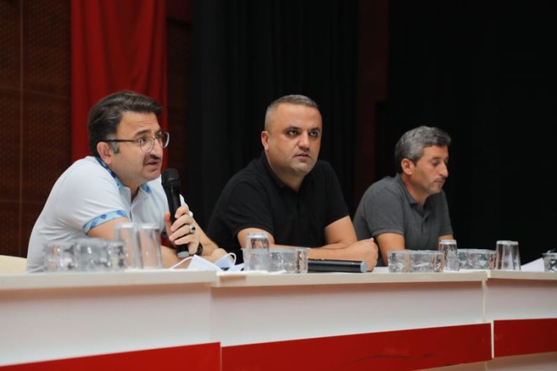 Kaymakam Çam okul müdürleriyle yapılan toplantıya katıldı