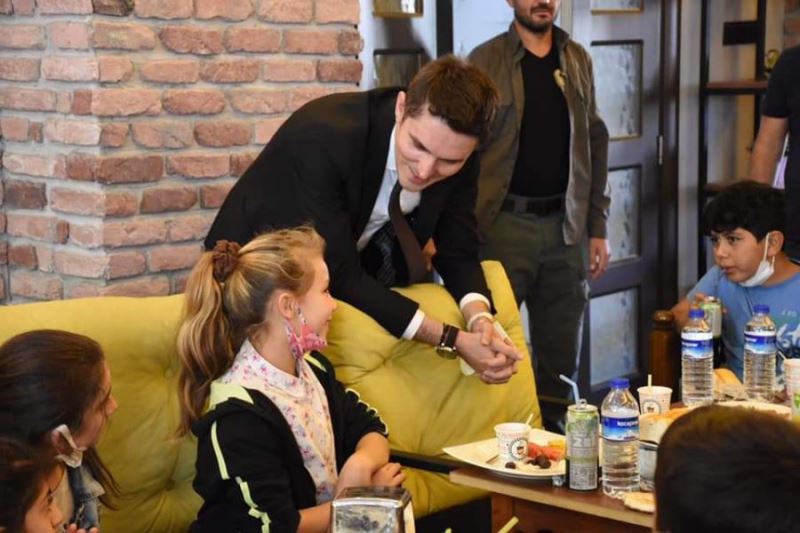 Kaymakam Çakır dünya çocuk gününde çocukları ağırladı 