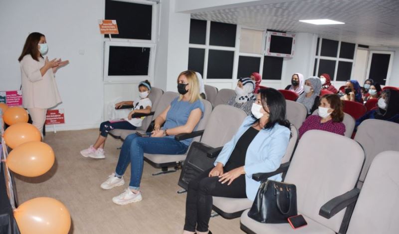 Anne ve anne adaylarına emzirme semineri verildi