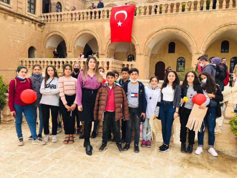 Derikli gençler uçurtma festivalinde eğlendi