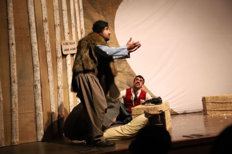 “Pusuda ve Öç” Tiyatro Oyunu Seyirciyle Buluştu