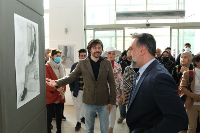 Online Eğitim’in “Uzaktan Desen”leri Tuvale Yansıdı