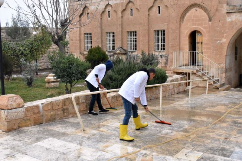 Doğuş Bayramı Öncesi Kiliselerde Temizlik Çalışması Yapıldı