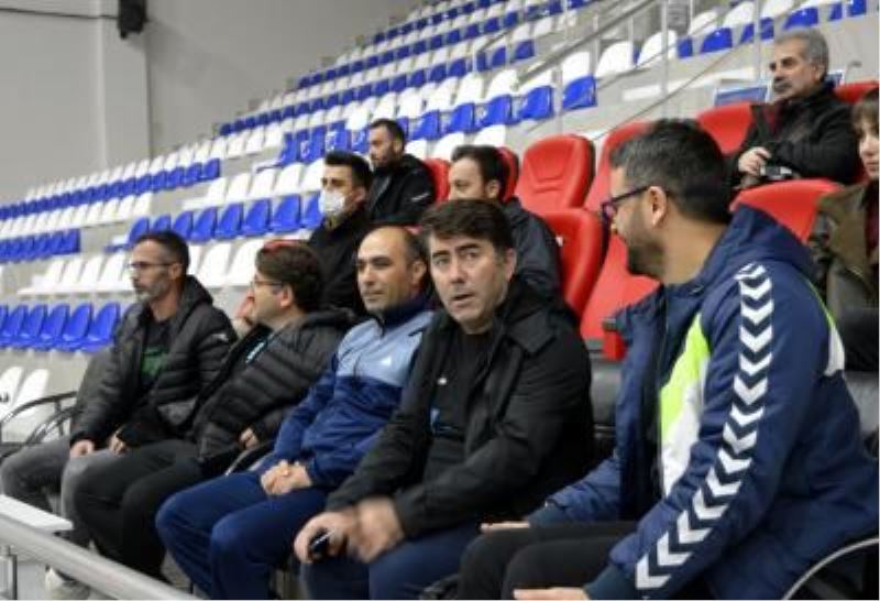 Kaymakam Çam Yeni Kızıltepe Spor’un antrenmanını izledi