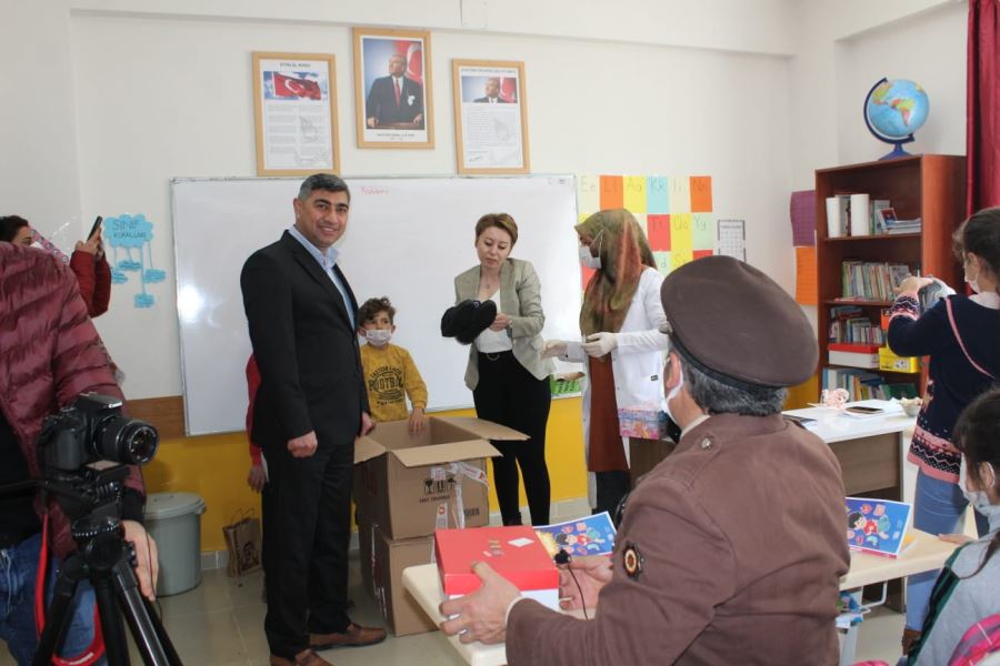 TMT’den  Mardin’de köy okulların oyuncak ve ayakkabı yardımı