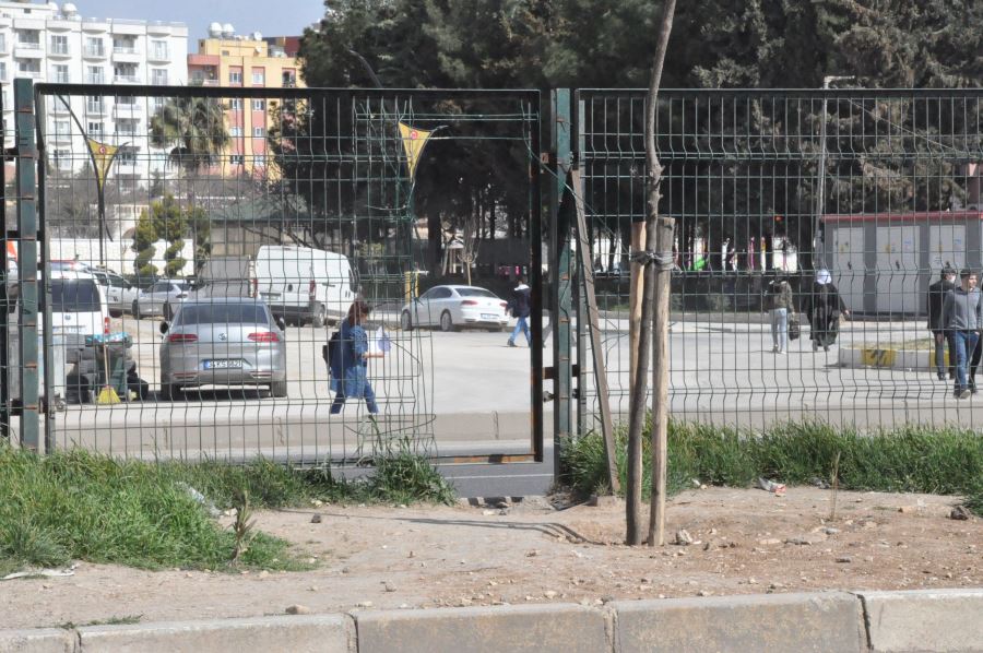 Kızıltepe çevre yolundaki korkulukları kırarak vatandaşların hayatını hiçe sayıyorlar