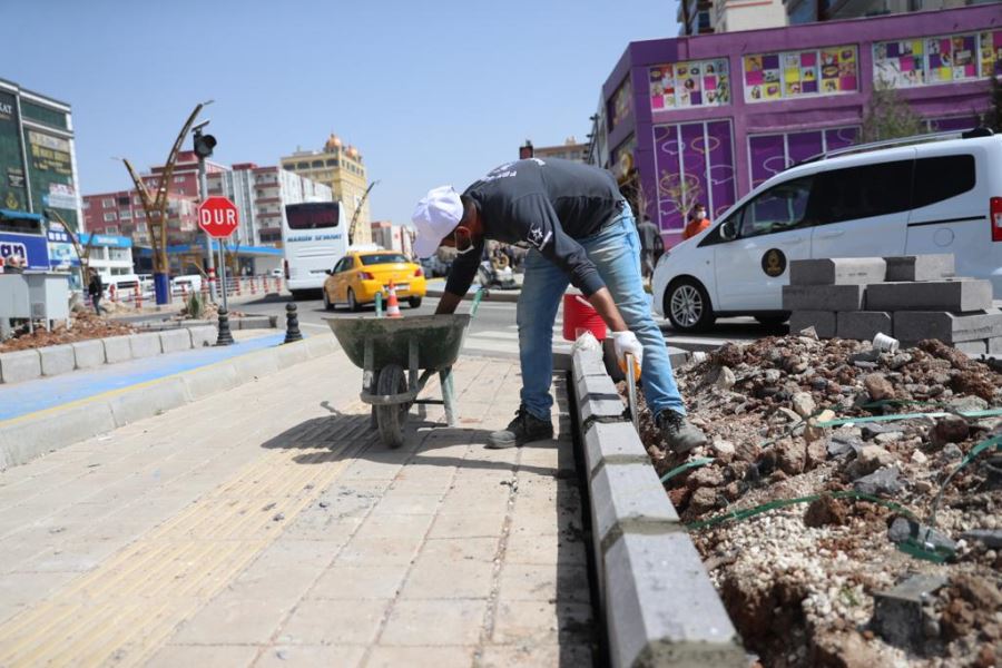 Mardin’de kavşaklar ve istinat duvarları süsleniyor