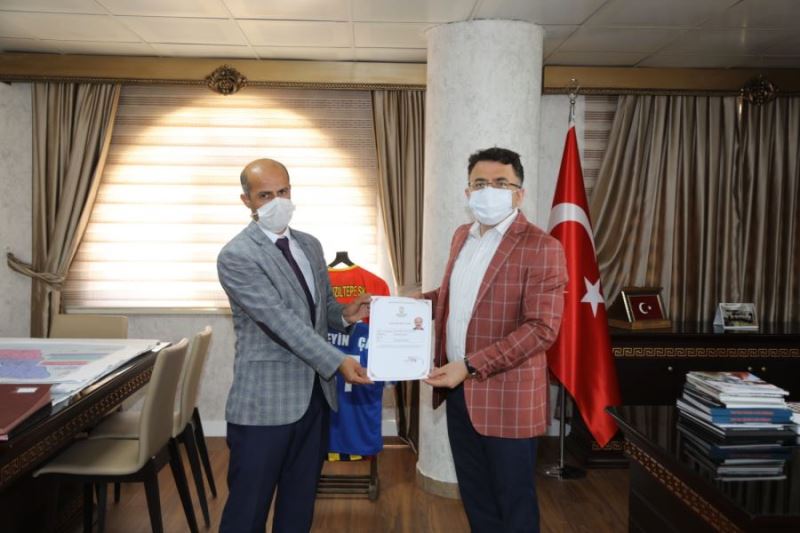 Soluk borusuna şeker takılan çocuğu kurtaran imam daha önce de hayat kurtarmış