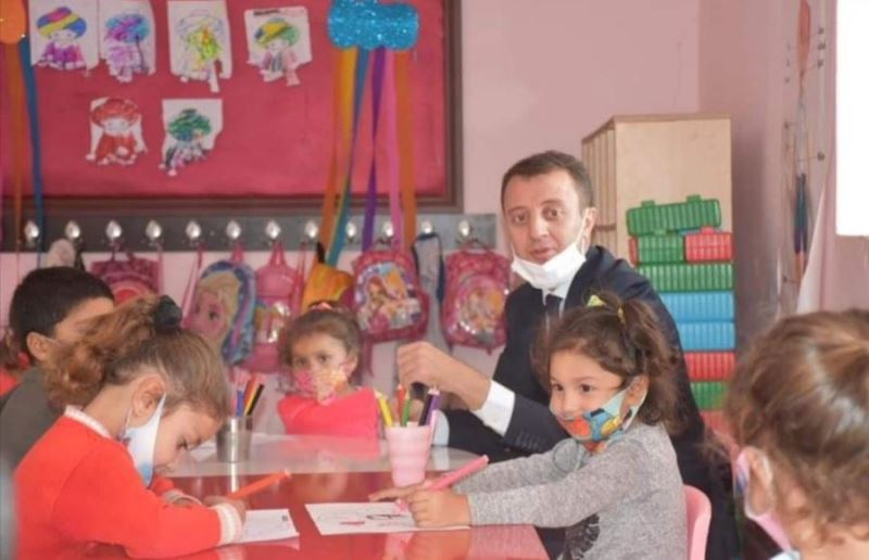 Derik Belediyesi’nden öğrencilere 15 bin kitap