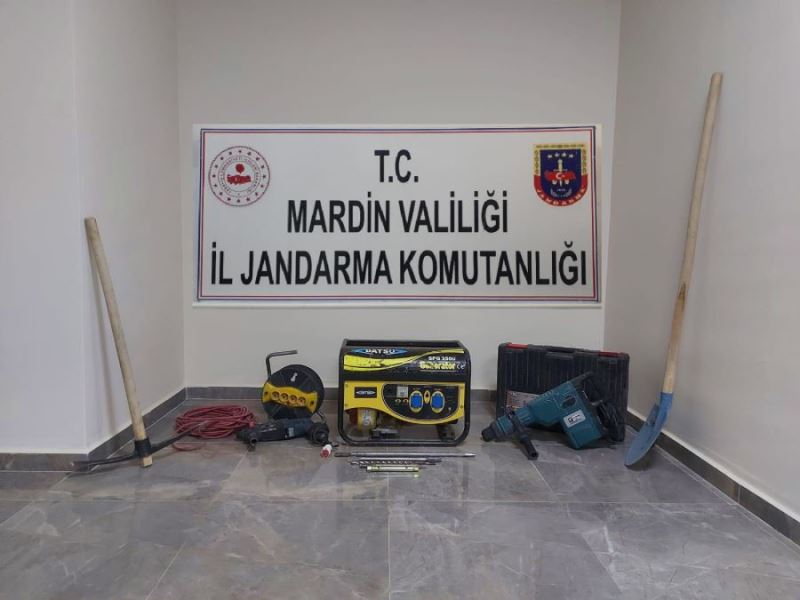 Artuklu’da izinsiz kazı yapan 7 defineci suçüstü yakalandı