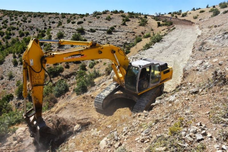 Dargeçit’te yeni yol açma çalışmaları devam ediyor