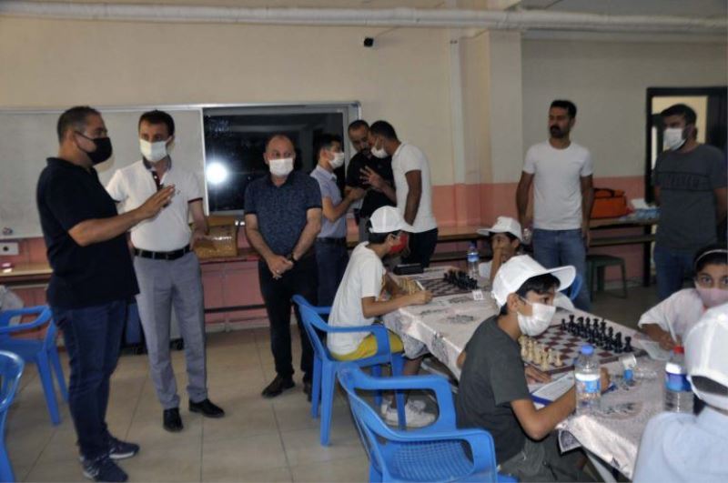 Derik’te satranç turnuvası başladı