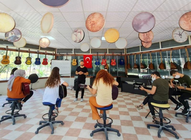 Gençlik Merkezi ve butik spor salonu yaptırılacaktır