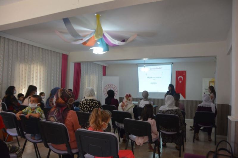 Kadınlara “Erken Yaşta Ve Zorla Evliliklerle Mücadele Semineri” verildi