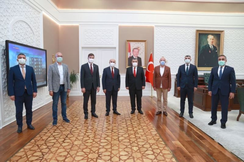 Mardin heyetinden Sağlık Bakanı Koca’ya “Şehir Hastanesi” ziyareti