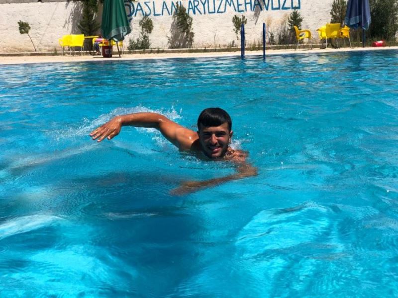 Ğurs Vadisinde yüzme havuzu keyfi