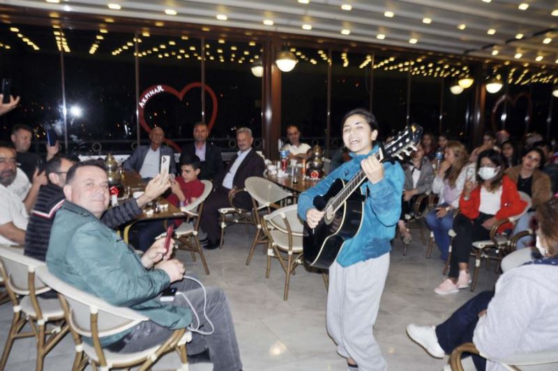 Genç sanatçı Trabzon’da Mardinlileri coşturdu