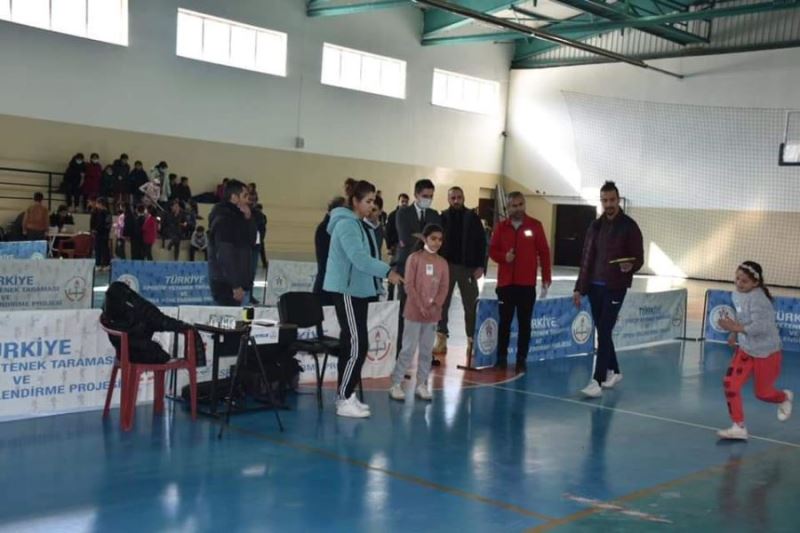 Kaymakam Çakır yetenek taraması projesini ziyaret etti