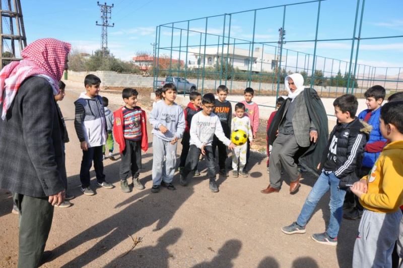 Derik belediyesi 12 yeni halı saha yapıyor