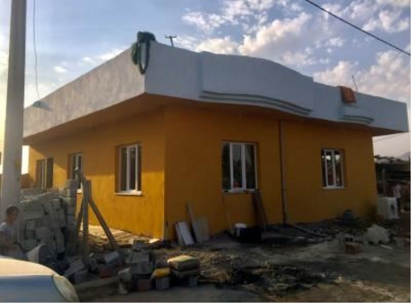 Avrupa’dan uzattığı yardım eliyle ihtiyaç sahibi ailenin evini yeniledi