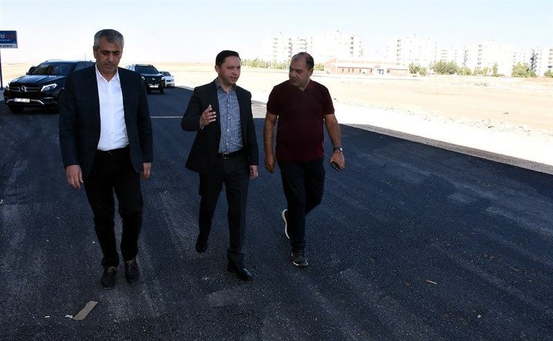 Nusaybin Kaymakamı Kayabaşı asfaltlanan caddelerde incelemelerde bulundu