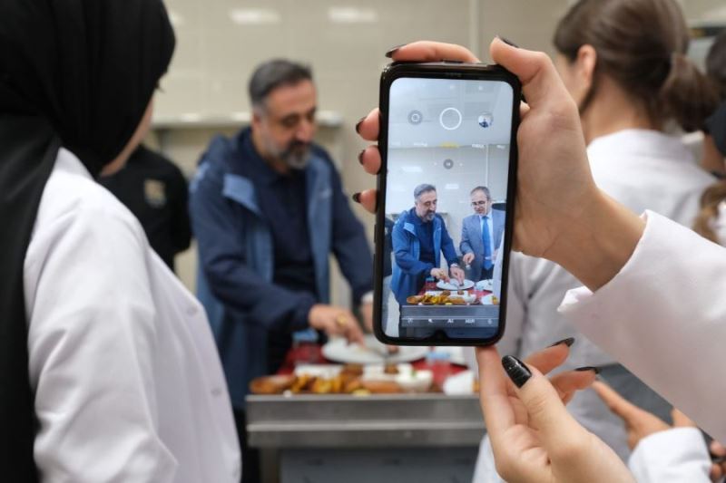 Üniversitede Sağlıklı Yemek Yarışması !