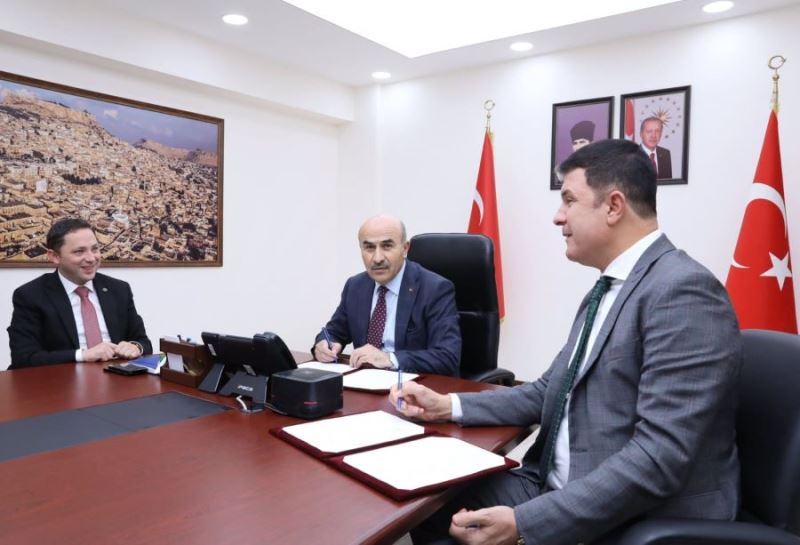 İş insanı Muzaffer Hocaoğlu Nusaybin’de 24 derslikli ilkokul yapacak