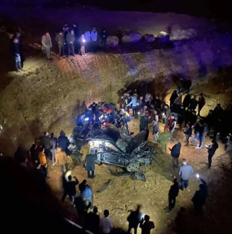 Kızıltepe’de düğünden dönen otomobil dereye uçtu