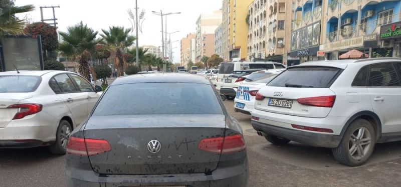 Kızıltepe’de çift sıra park trafiği olumsuz etkiliyor