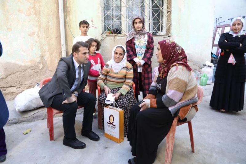 Fatih Cıdıroğlu ev ziyaretlerine gidiyor, talepleri dinliyor