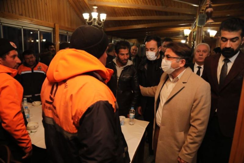 Hüseyin Çam, belediye personelleriyle akşam yemeğinde buluştu