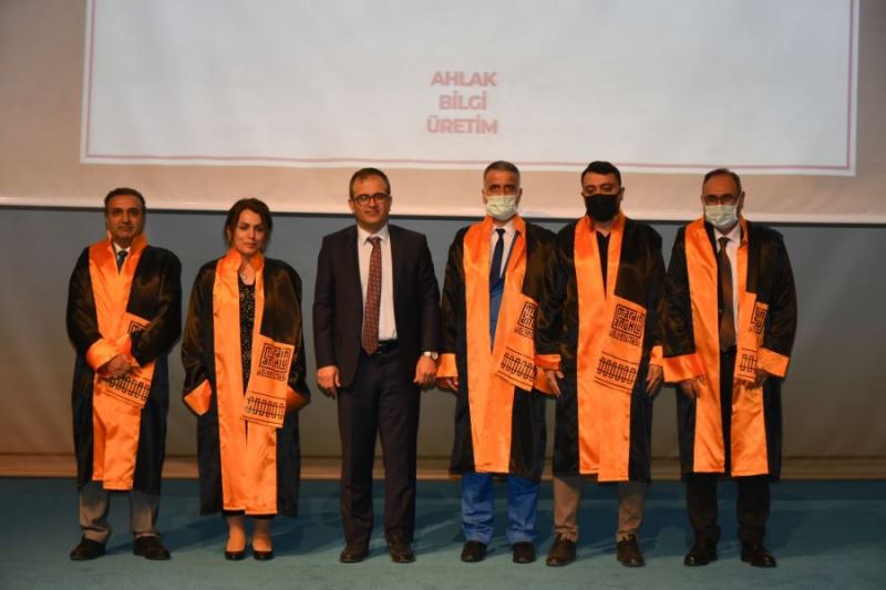 MAÜ’nün Tıp Fakültesi Kadrosu Cübbelerini Giydi