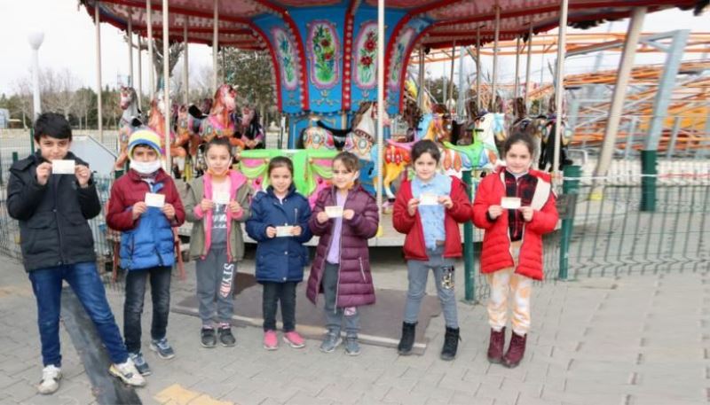 Öğrencilere Ücretsiz Lunapark Bileti Verildi