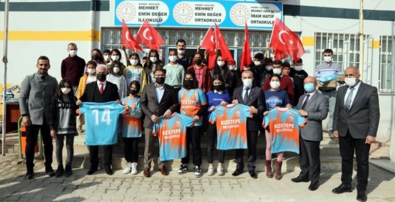 Kaymakam Çam Yetenekli Gençleri Okullarında Ziyaret Etti
