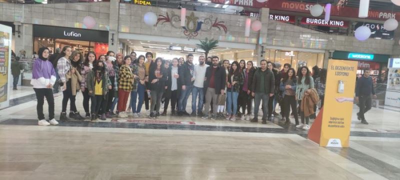 Derik Belediyesi binlerce öğrenciyi 