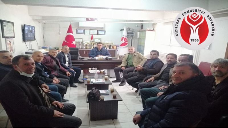 40 yıl sonra bir araya gelip okullarını ziyaret ettiler