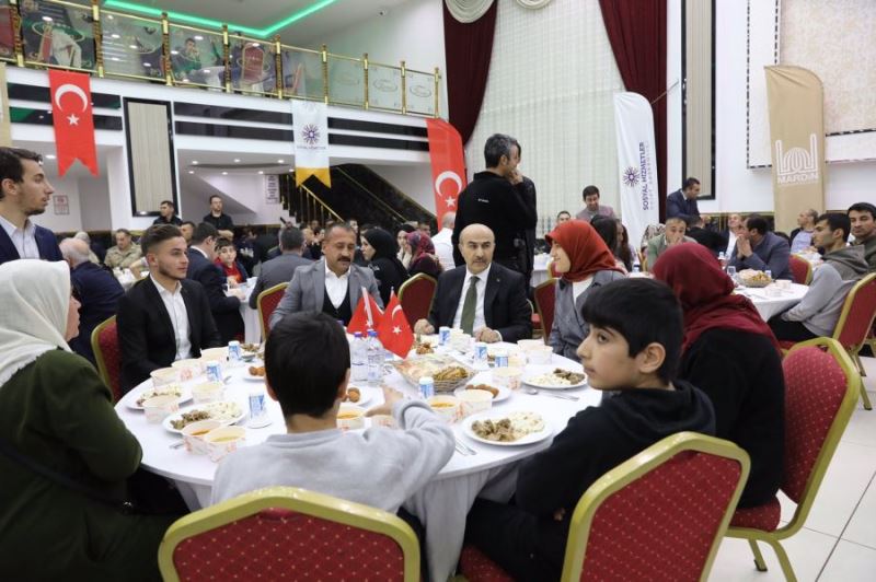 Vali Demirtaş, Midyat’ta İftar Programına Katıldı