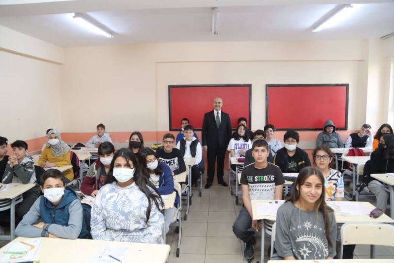 Vali Demirtaş, Öğrencilere Başarılar Diledi