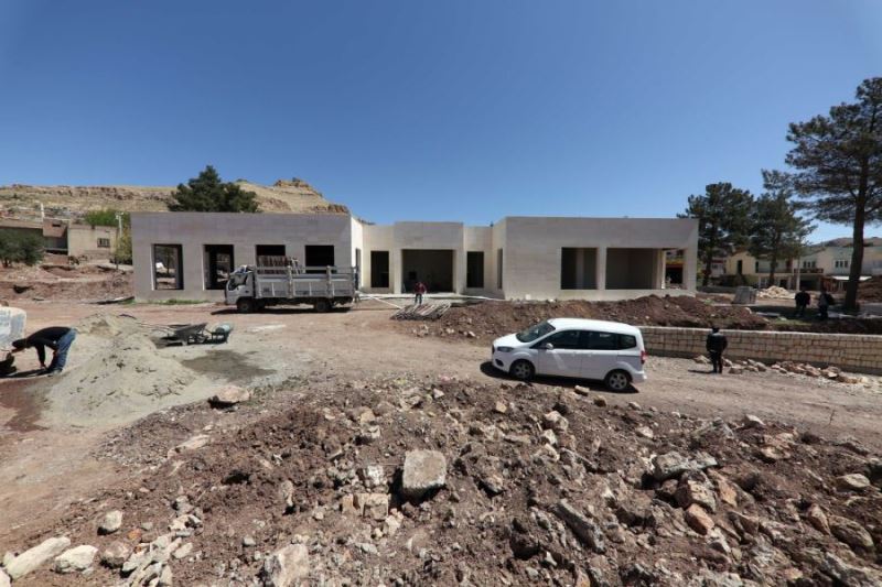 Derik Gençlik Merkezinde çalışmalar sürüyor