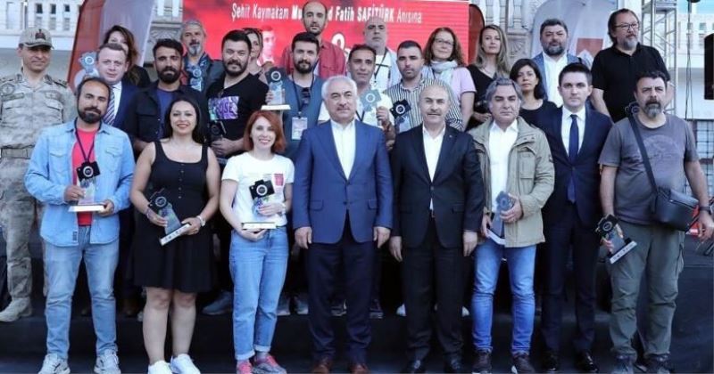 Derik ve Mazıdağı Fotoğraf yarışmalarında dereceye girenlere ödülleri verildi