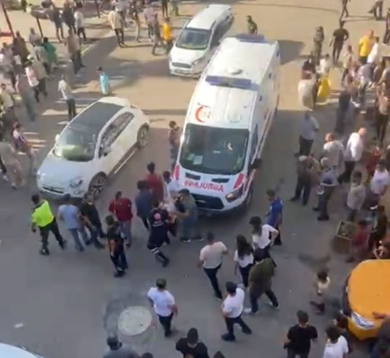 Kızıltepe’de sokak ortasında boğazından bıçaklanan genç ağır yaralandı