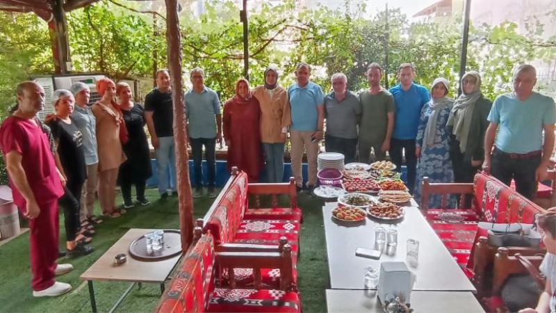 Aşçı çırağı kursiyerlerinin uygulamalı eğitimleri sürüyor