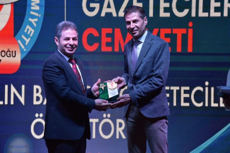 Dema Futbolé ödüle doymuyor