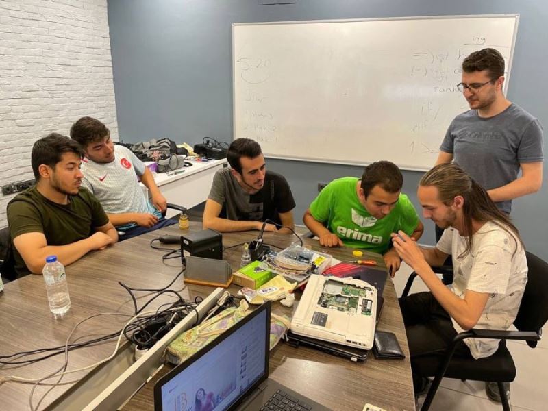 Web Yazılım Uzmanlığı ve Teknoloji Kursu Başvuruları Başladı