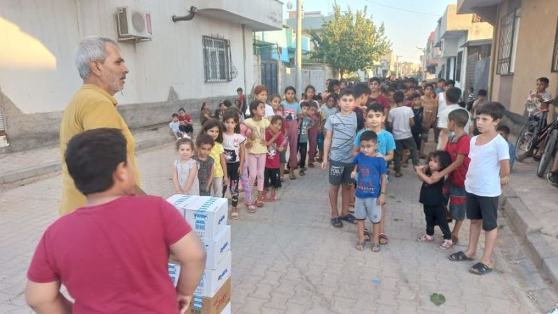 Kızıltepeli esnaf, dağıttığı ücretsiz dondurmayla yüzlerce çocuğun yüzünü güldürüyor